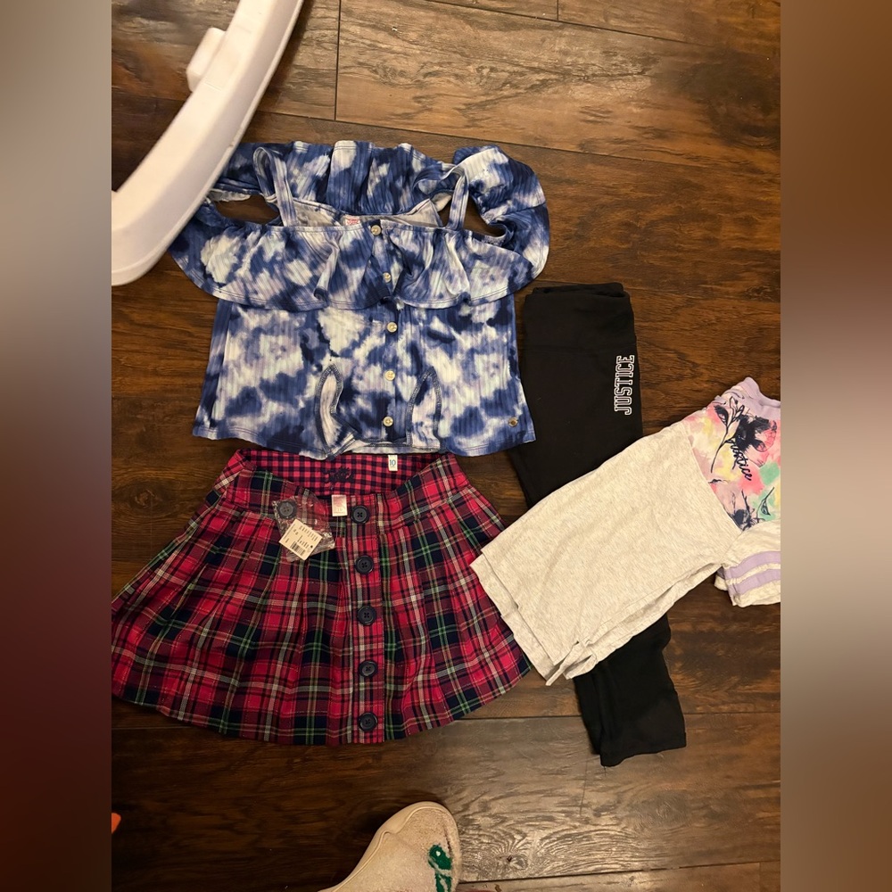 Plaid Skirt for girls 4 pieces .